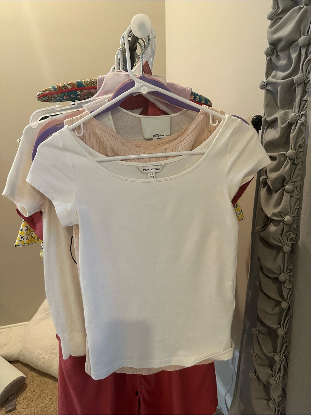 Banana Republic White Scoop Neck Short Sleeve Tee. Women xs